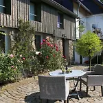Kleines Haus Mitten In Der Mit Eigener Terrasse Und Sonnenbalkon Halver