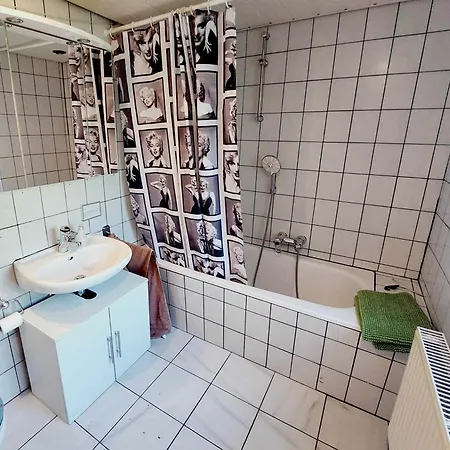 Kleines Haus Mitten In Der Mit Eigener Terrasse Und Sonnenbalkon Апартаменты