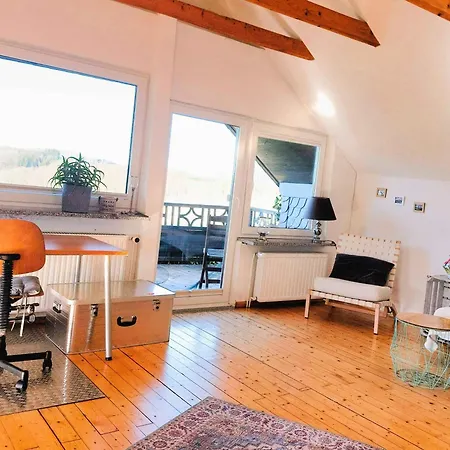 Apartmán Kleines Haus Mitten In Der Mit Eigener Terrasse Und Sonnenbalkon