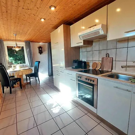 Kleines Haus Mitten In Der Mit Eigener Terrasse Und Sonnenbalkon