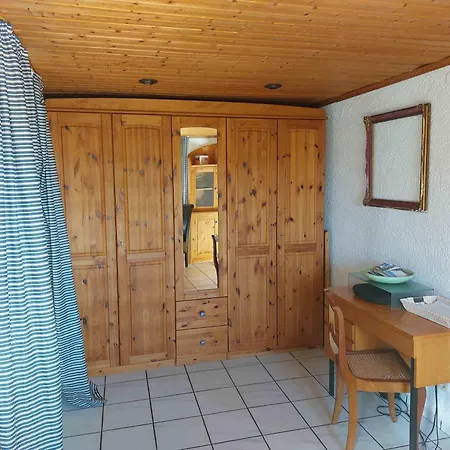 Kleines Haus Mitten In Der Mit Eigener Terrasse Und Sonnenbalkon *