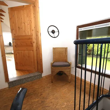 Kleines Haus Mitten In Der Mit Eigener Terrasse Und Sonnenbalkon Апартаменты *