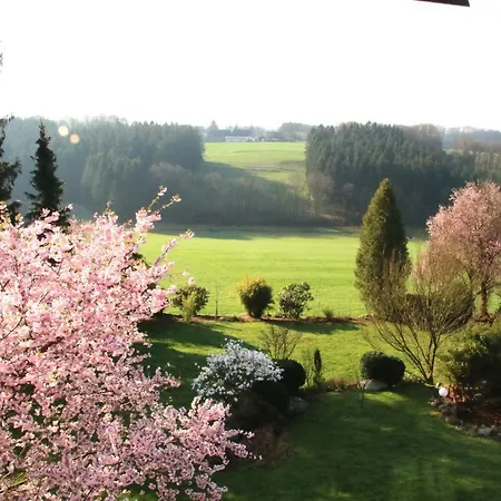 Апартаменты Kleines Haus Mitten In Der Mit Eigener Terrasse Und Sonnenbalkon *