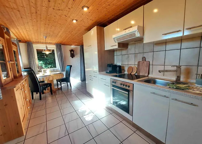 Kleines Haus Mitten In Der Mit Eigener Terrasse Und Sonnenbalkon