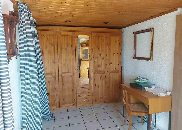 Kleines Haus Mitten In Der Mit Eigener Terrasse Und Sonnenbalkon *